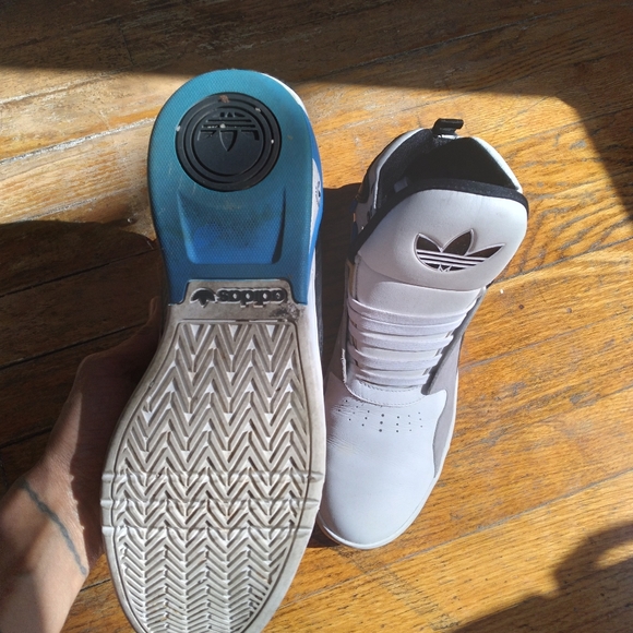 White high top Adidas, size 10. - Picture 2 of 3